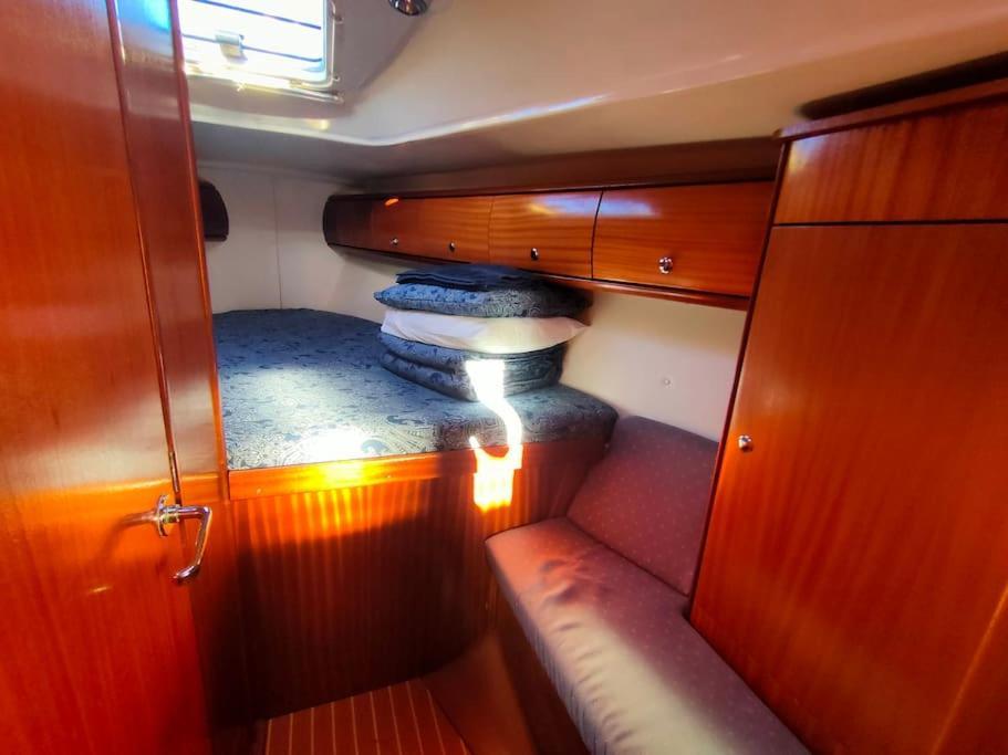 Alma Botel *